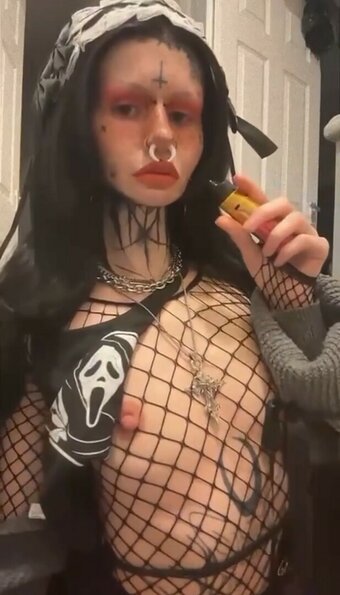 Constancebellatrix / trapbunnie666 Nude Leaks Photo 2