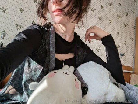 ConstantlySpiralling / marahemlock Nude Leaks OnlyFans Photo 2