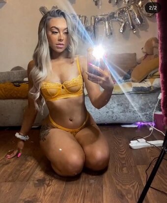 Cornish / ambre_leigh / bambi_xoxoxo Nude Leaks OnlyFans Photo 6