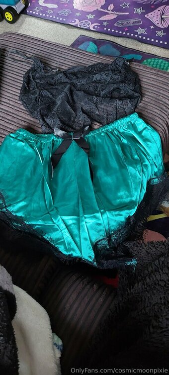 cosmicmoonpixie Nude Leaks Photo 14