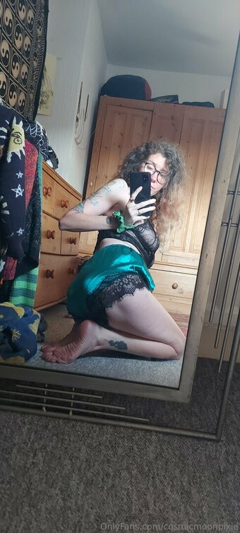 cosmicmoonpixie Nude Leaks Photo 17
