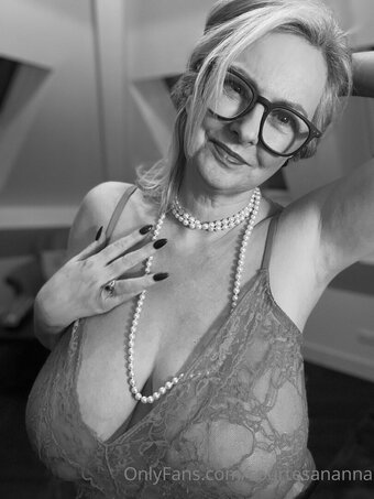 courtesananna Nude Leaks Photo 9