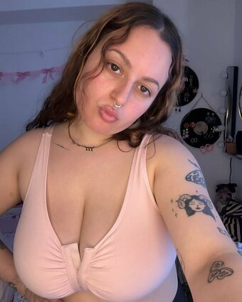 cris / ariesbaddie.x / ariesbaddiex / https: / princesscrisx Nude Leaks OnlyFans Photo 17