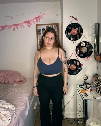 cris / ariesbaddie.x / ariesbaddiex / https: / princesscrisx Nude Leaks OnlyFans Photo 20
