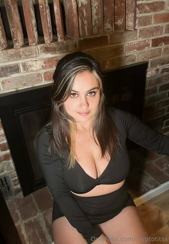 cryptotitss Nude Leaks Photo 15