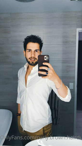 curly.brown.hairdude