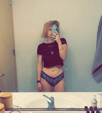 Curthobain Nude Leaks OnlyFans Photo 1