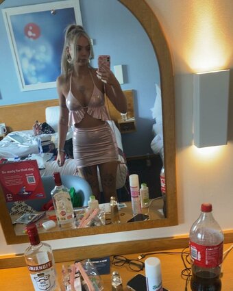 Daisy Thompson / bbgmai / daissy_maii Nude Leaks OnlyFans Photo 4