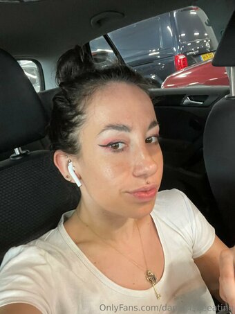 damarisbeeating Nude Leaks Photo 19