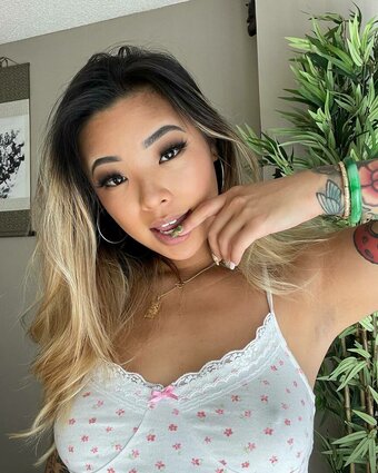 dammitbae / Lyn Nude Leaks Photo 4