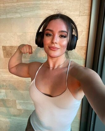 Daniela Flores / Floresdani318 Nude Leaks OnlyFans Photo 1