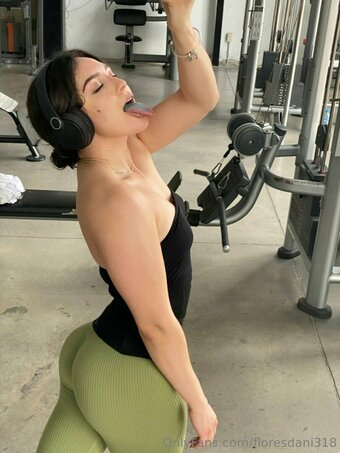 Daniela Flores / Floresdani318 Nude Leaks OnlyFans Photo 18