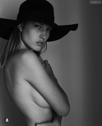 Daniela Gremm Nude Leaks Photo 9