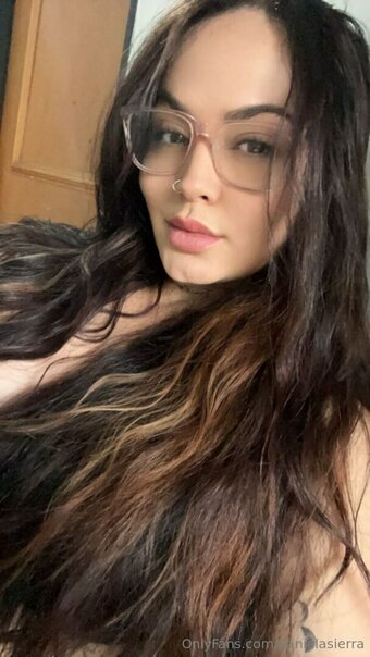 Daniela Sierra / danielasierra / danielasierravoz Nude Leaks OnlyFans Photo 4