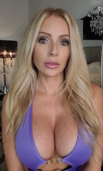 Danielle Renae / HuneyHotwifeFree Nude Leaks OnlyFans Photo 5