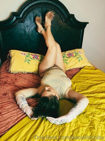 daniellecolby Nude Leaks Photo 20