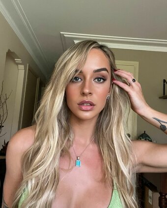 Danika Ahern / danikaahern Nude Leaks Photo 9