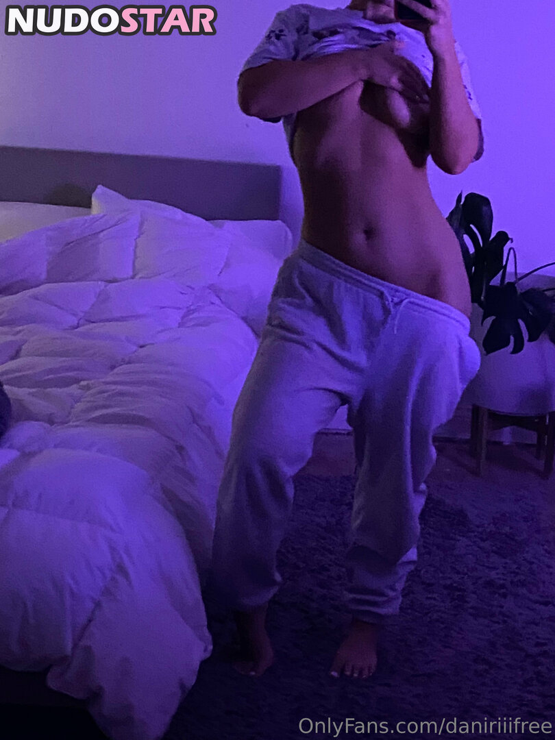 daniriiifreeNude LeaksNudoStar