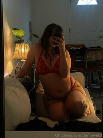 danniwettt Nude Leaks Photo 8