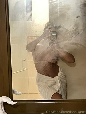 danniwettt Nude Leaks Photo 20