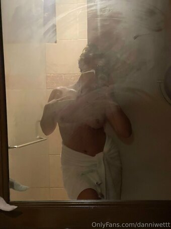 danniwettt Nude Leaks Photo 21