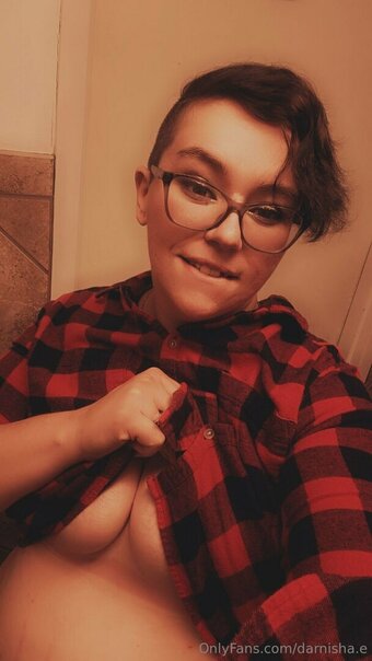 darnisha.e Nude Leaks Photo 25