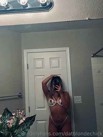 datblondechick Nude Leaks Photo 12