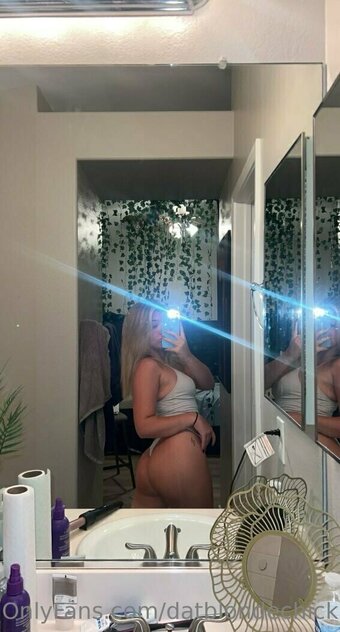 datblondechick Nude Leaks Photo 22