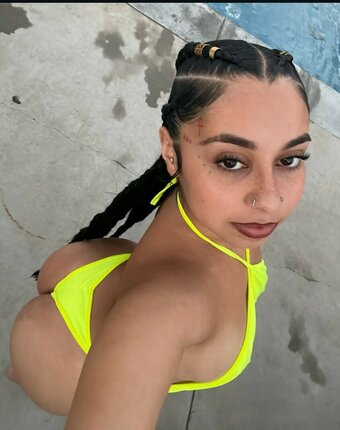 Dd Cafe / dd_cafe_2020 / scarliit69 Nude Leaks OnlyFans Photo 1