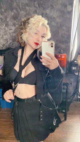 dear.dear.iris / DearIris_ / dear.iris / mydeariris Nude Leaks OnlyFans Photo 1