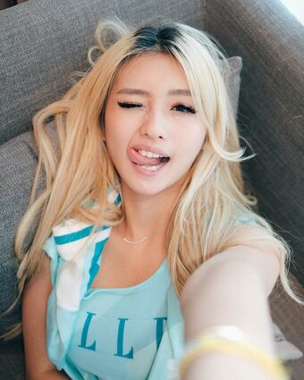 debbwie / debbiejusthitthewall Nude Leaks OnlyFans Photo 20