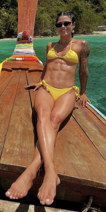 Debora Varella / debvarella_ / debyoga_ Nude Leaks Photo 15