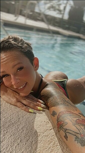 Dee Walker / d.mace88 / d.walker827 / deewalkerartist / dwalker0827 / fionawalker67 Nude Leaks OnlyFans Photo 2