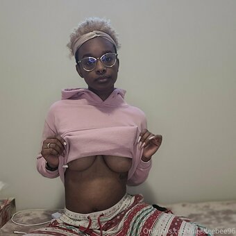 deedeebee96 Nude Leaks Photo 2