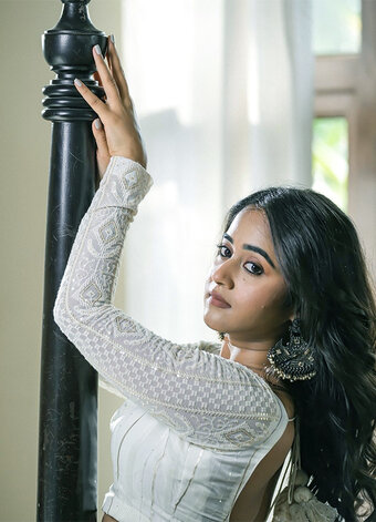 Deepthi Sunaina Nude Leaks Photo 3