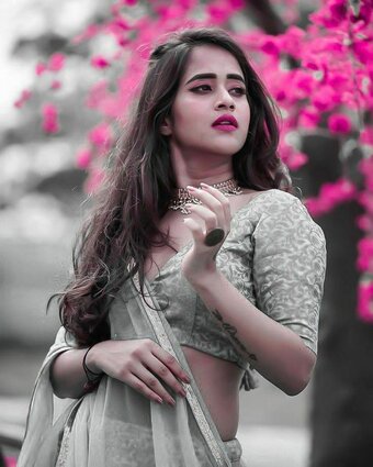 Deepthi Sunaina Nude Leaks Photo 5