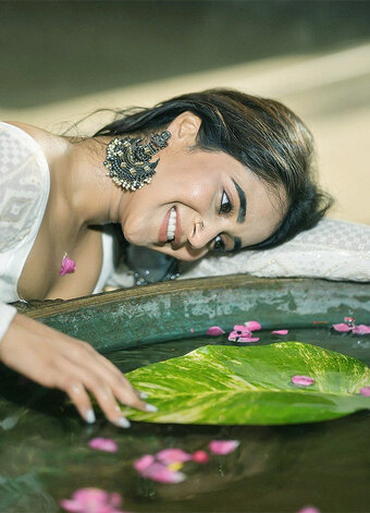 Deepthi Sunaina Nude Leaks Photo 7
