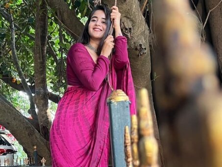 Deepthi Sunaina Nude Leaks Photo 13
