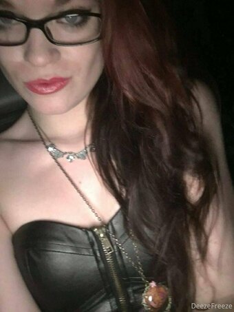 deezefreeze Nude Leaks Photo 5