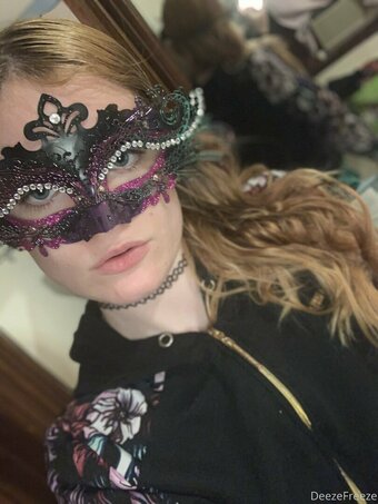 deezefreeze Nude Leaks Photo 16