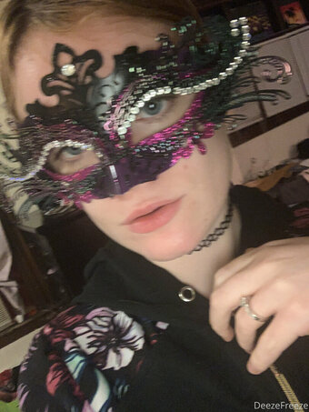 deezefreeze Nude Leaks Photo 17