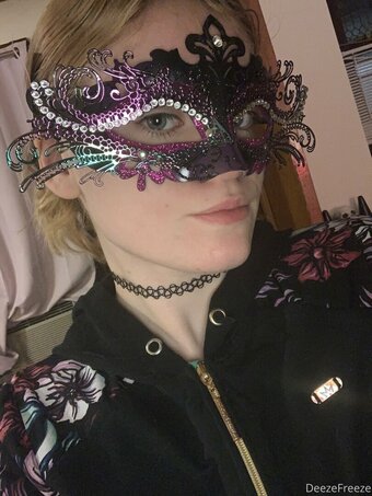 deezefreeze Nude Leaks Photo 19