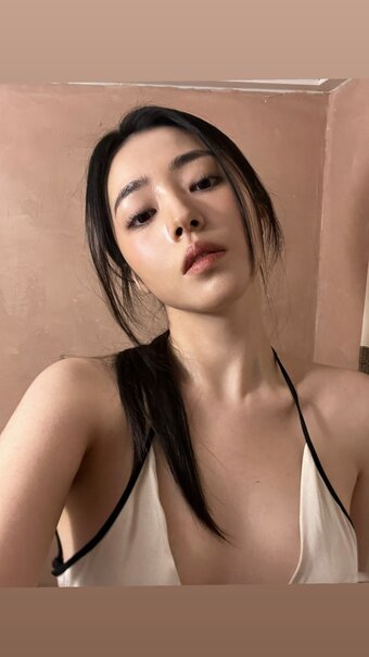 def_eff / Jeong Eun Lee Nude Leaks Photo 1