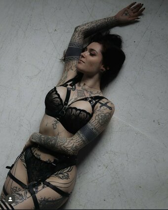 Delaneysometimes / girlwiththeyams Nude Leaks OnlyFans Photo 1