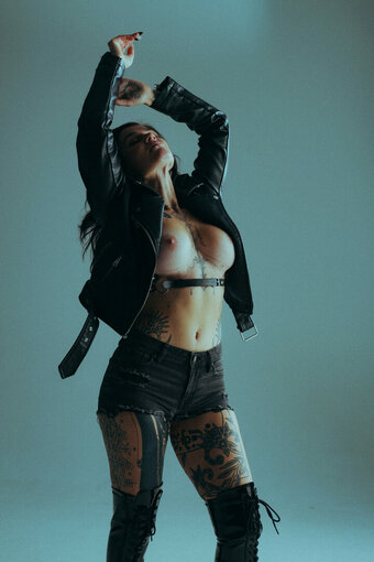 Delaneysometimes / girlwiththeyams Nude Leaks OnlyFans Photo 6