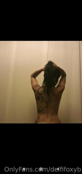 delfifoxyb Nude Leaks Photo 11