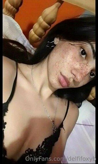 delfifoxyb Nude Leaks Photo 24
