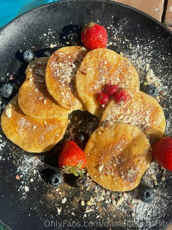 deliciousdanielleee Nude Leaks Photo 6