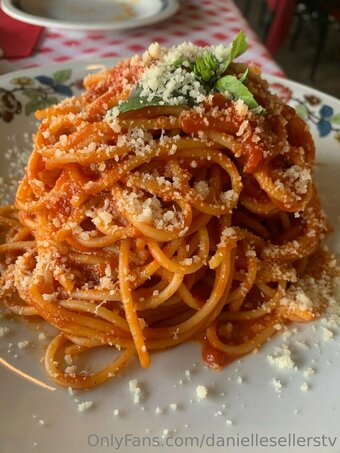 deliciousdanielleee Nude Leaks Photo 10