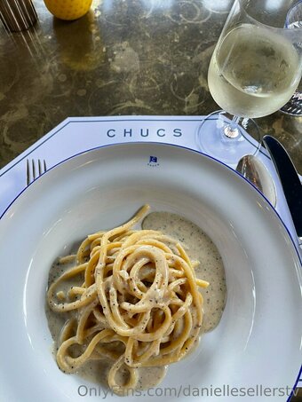 deliciousdanielleee Nude Leaks Photo 19